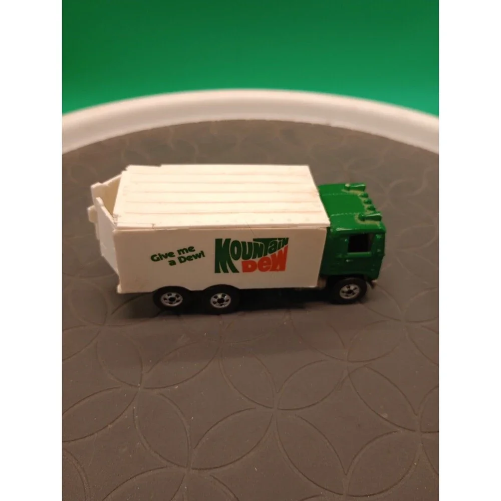 Hot Wheels 1983 Vintage Workhorses Hiway Hauler Mountain Dew Semi Truck